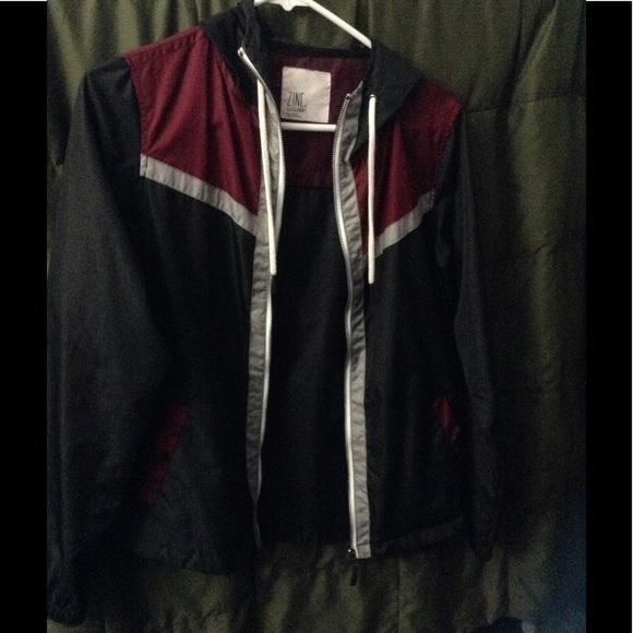 A windbreaker that I bought from zumiez store - Picture 1 of 3