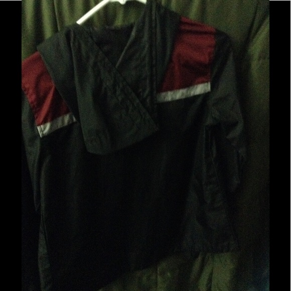 A windbreaker that I bought from zumiez store - Picture 3 of 3