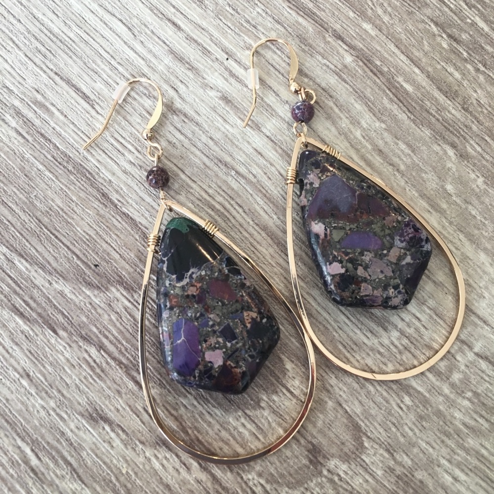 🎉 2X HP Love Stoned Purple Earrings - Picture 2 of 6