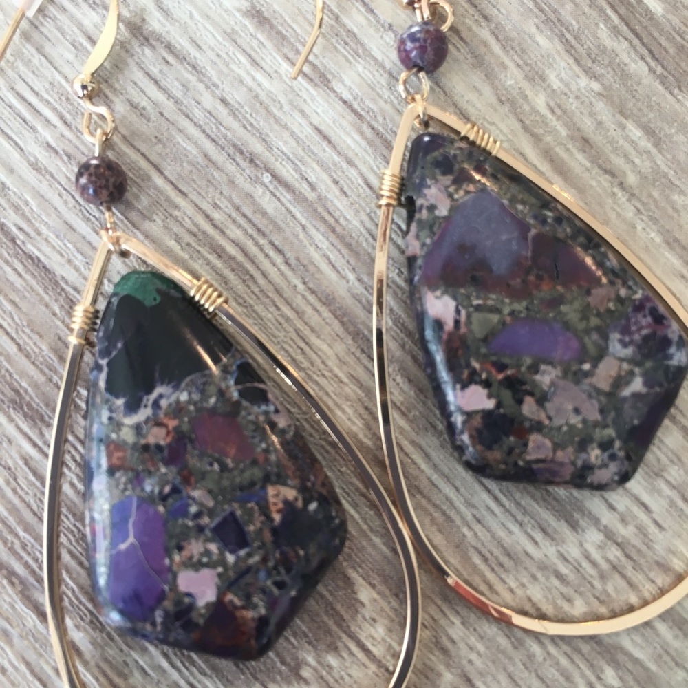 🎉 2X HP Love Stoned Purple Earrings - Picture 3 of 6