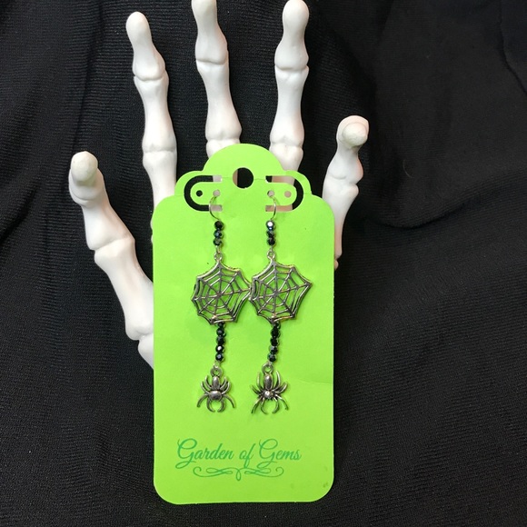 Spider web dangle earrings - Picture 1 of 3