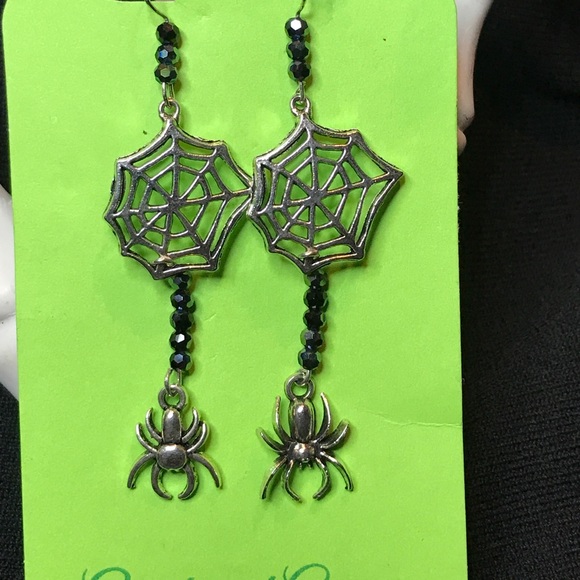 Spider web dangle earrings - Picture 2 of 3