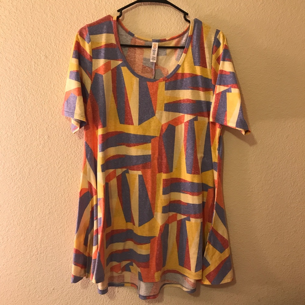 LuLaRoe - Perfect T - M