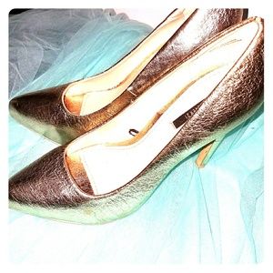 ❣❣BOGO 1/2 off❣❣ Gold Forever 21 Pumps