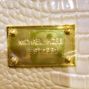 Michael Kors cell phone/wallet