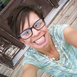 Meet your Posher, Elizabeth