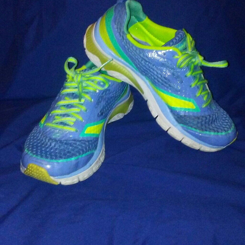 Sketchers relaxed fit cooled memory foam