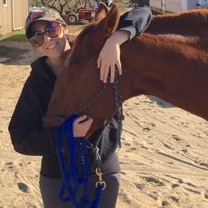 Meet your Posher, Caitlin