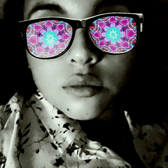 Meet your Posher, Rebecca - Picture 2 of 2