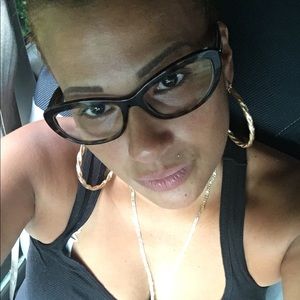 Meet your Posher, Annette