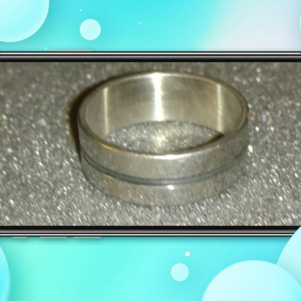 GORGEOUS BRAND NEW SIZE 11 STAINLESS STEEL RING