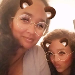 Meet your Posher, Elise