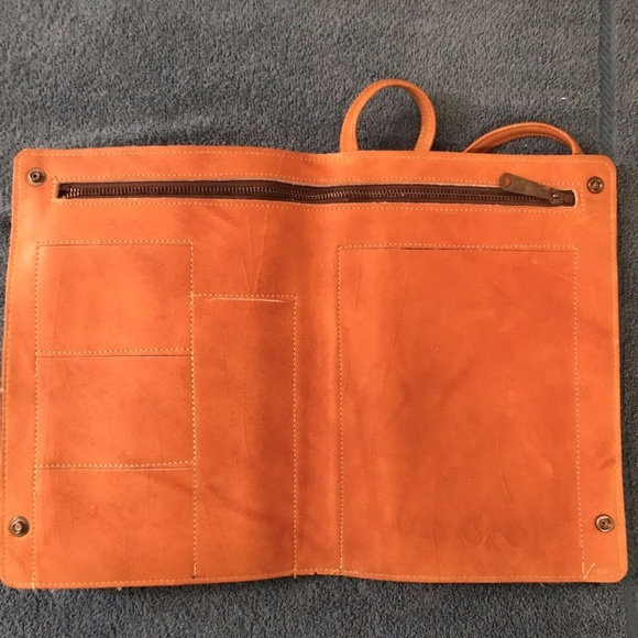 Frye Small Cowhide Messenger Bag NWT(with defect) - Picture 3 of 5