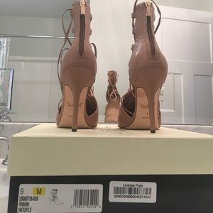 Used Nude/Tan heels