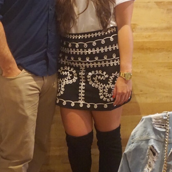 Embroidered Mini skirt - Picture 1 of 8