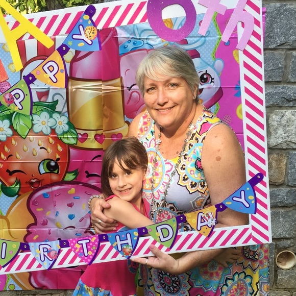 Meet your Posher, Debra 🌼 - Picture 2 of 4