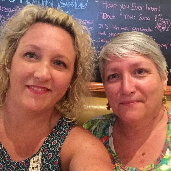 Meet your Posher, Debra 🌼 - Picture 3 of 4