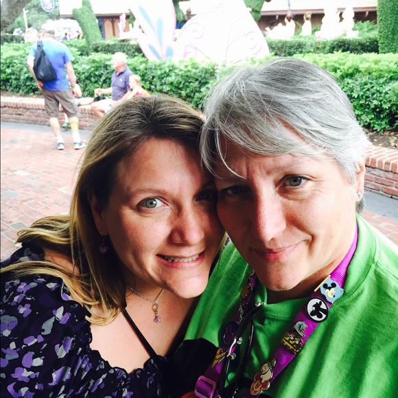 Meet your Posher, Debra 🌼 - Picture 4 of 4