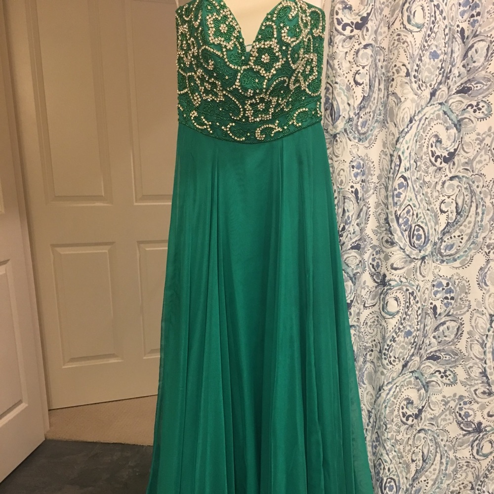 Sherri Hill Beaded Emerald Green prom dress