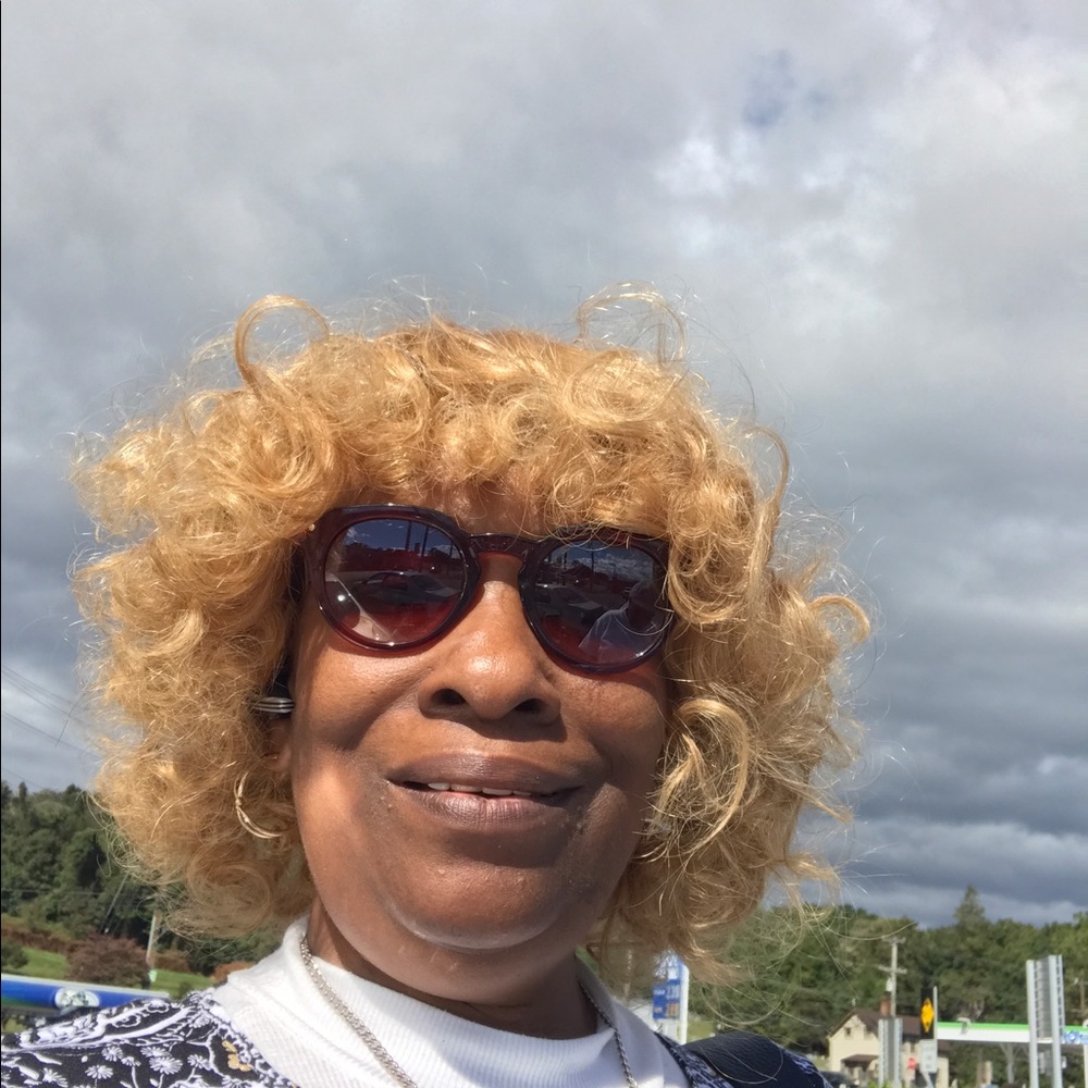 Meet your Posher, Sari