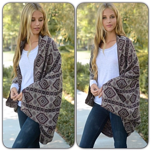 Sweaters - Chic Kimono Ruana Wrap Armholes O/S sold