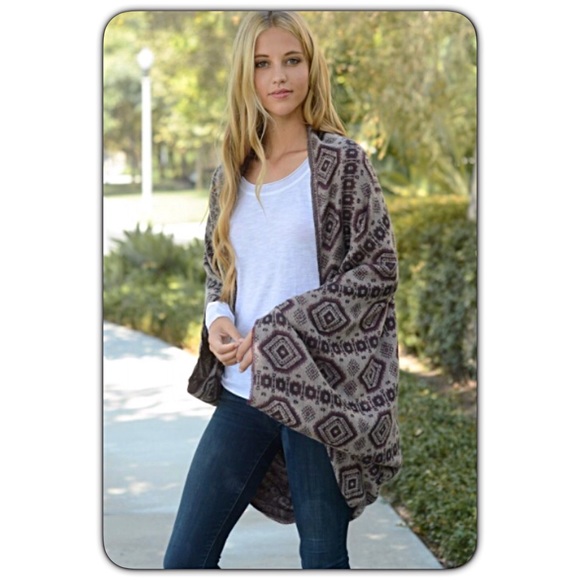 Chic Kimono Ruana Wrap Armholes O/S sold - Picture 4 of 4