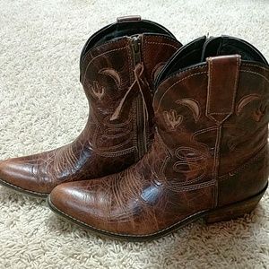 Dingo Ankle cowgirl boots