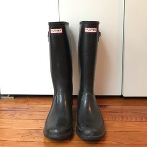 Hunter Huntress rain boots in black gloss!