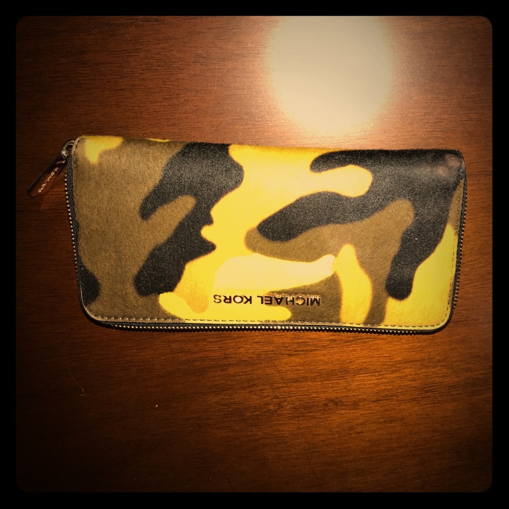 Michael Kors camo wallet