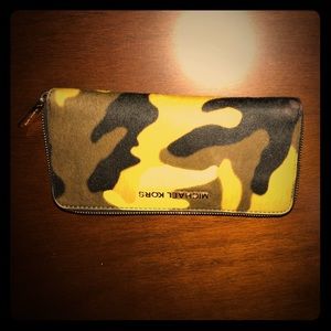 Michael Kors camo wallet