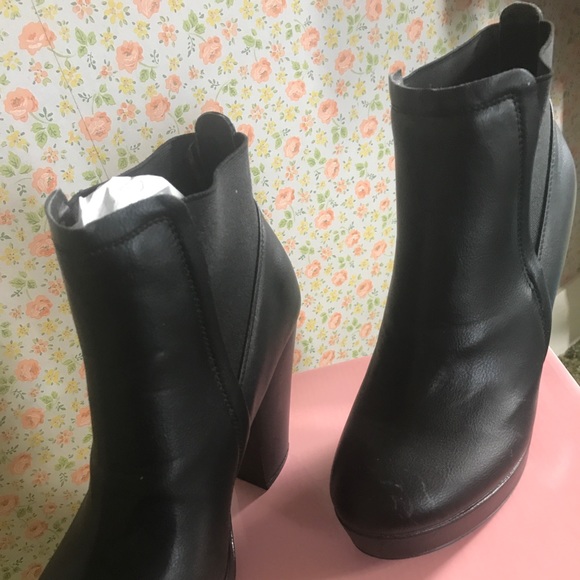 Ankle Black boots 7 1/2 - Picture 2 of 4