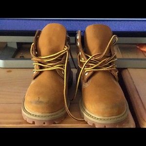 Toddler Timberlands gently used (UNISEX)!