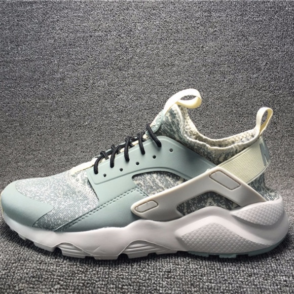 NIKE AIR HUARACHE RUN
