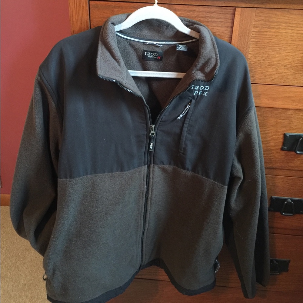 Men's Izod pull over fleece with two pockets.