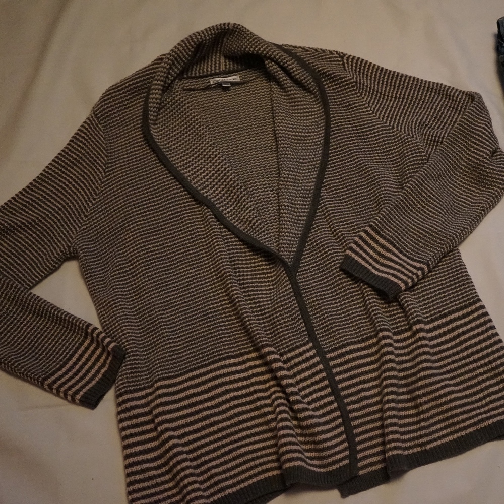Croft & Barrow cardigan. medium.
