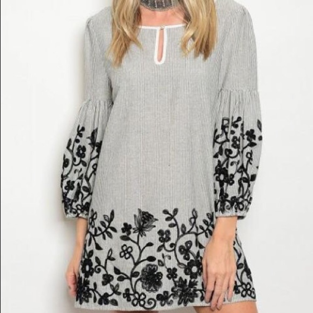 Beautiful tunic/dress in black n white! New!