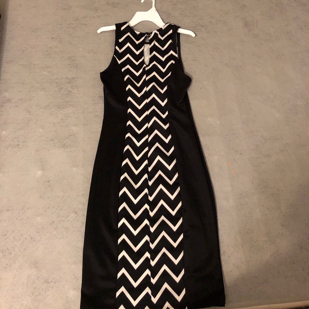 Chevron Print Bodycon Midi Dress - Picture 2 of 3