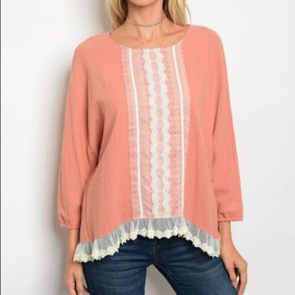 New peach/rust colored super cute blouse w lace