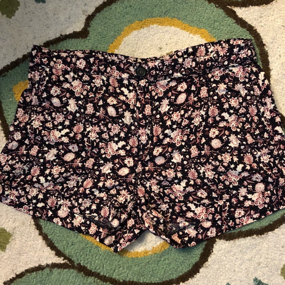 MNG Mango casual flowered shorts. EUC! Sz 6