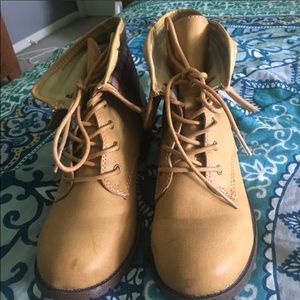 Chestnut low cut boots