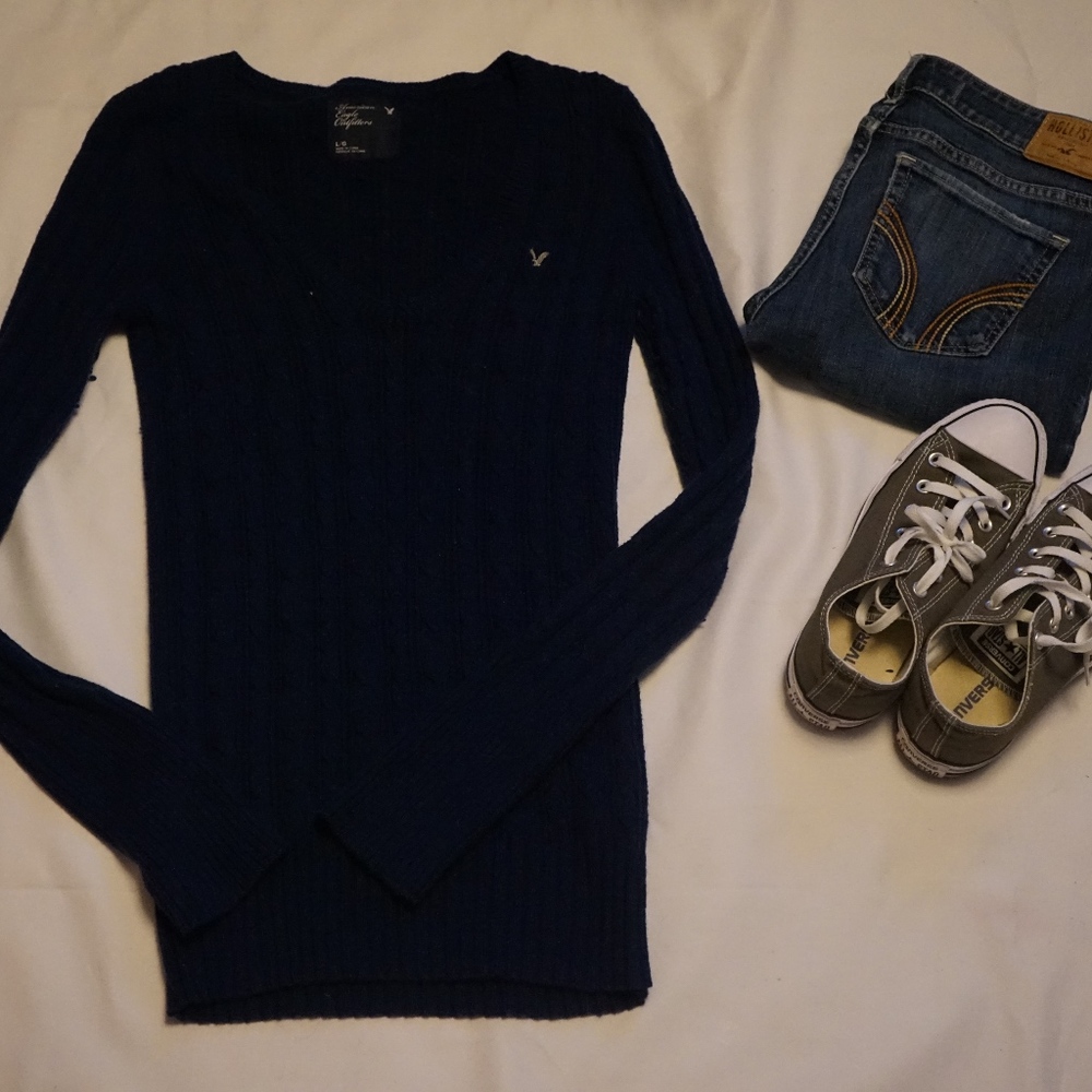 AE knit sweater. Large