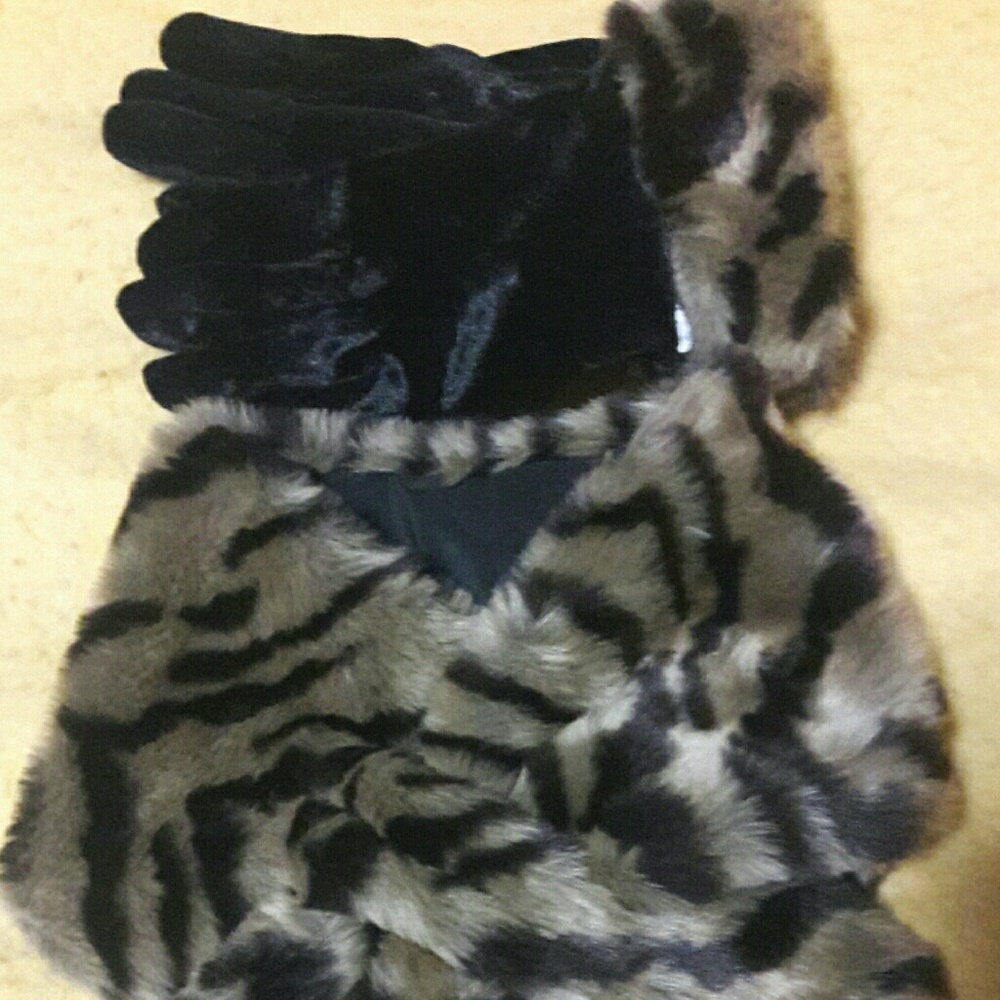 Scarf and gloves set