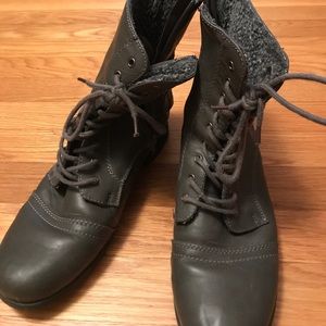 Women’s Size 10 Grey Combat Boot