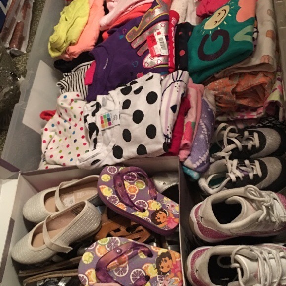 Two bins full of baby clothes and shoes - Picture 4 of 6