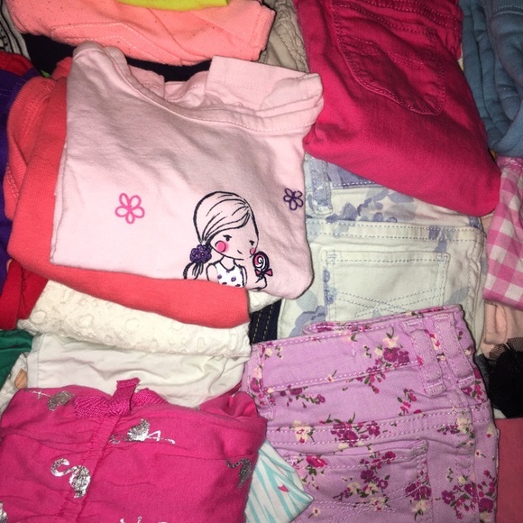 Two bins full of baby clothes and shoes - Picture 6 of 6