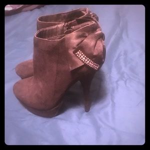 Black boots with a bow on the back and rhinestones