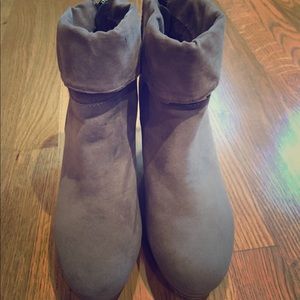 Bamboo grey suede booties, size 9