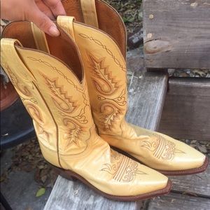 LUCCHESE Brand new White Patent Leather!! ✨💕