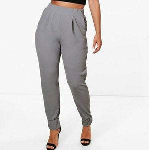 Boohoo Zoe pleated formal trouser