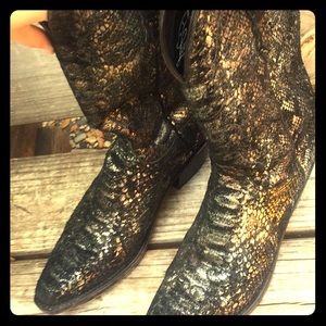 LUCCHESE Metallic Snakeskin Boots! ✨